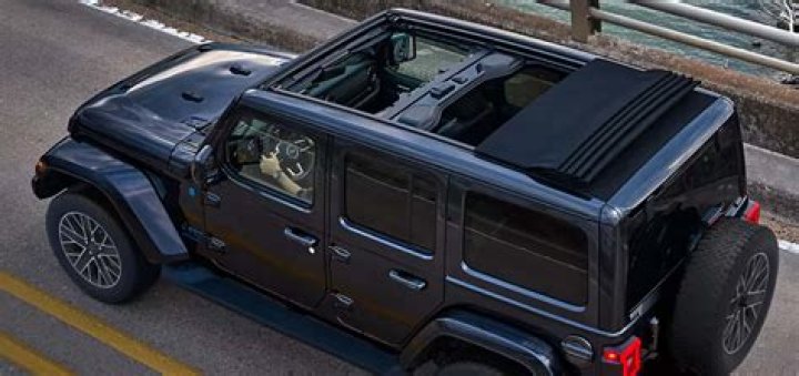 Can a Jeep Wrangler have both hard and soft top?