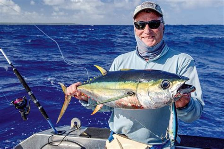 Can you catch tuna in Rhode Island?