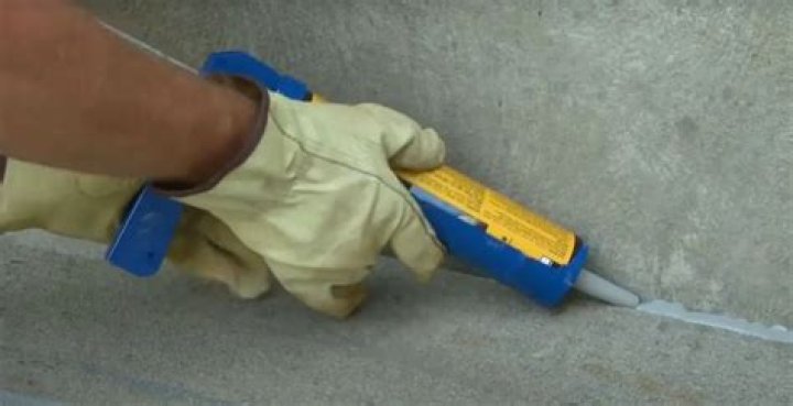 How do you caulk a lead joint?