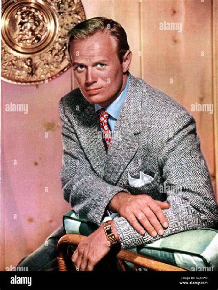 How tall is Richard Widmark?