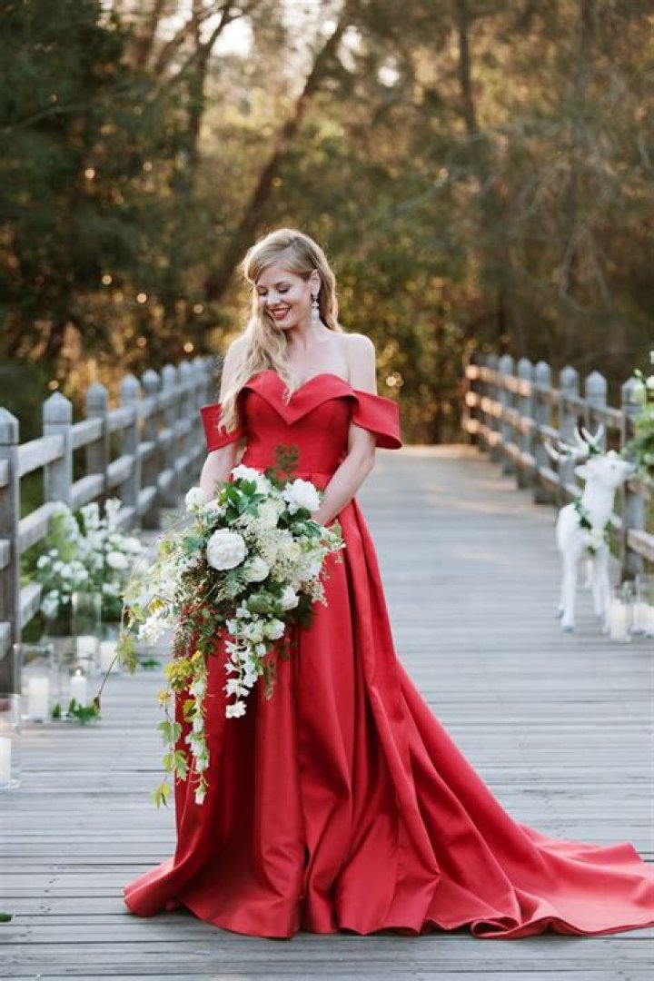 Is it proper to wear red to a wedding?