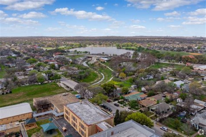 Is Woodlawn Lake a safe neighborhood?