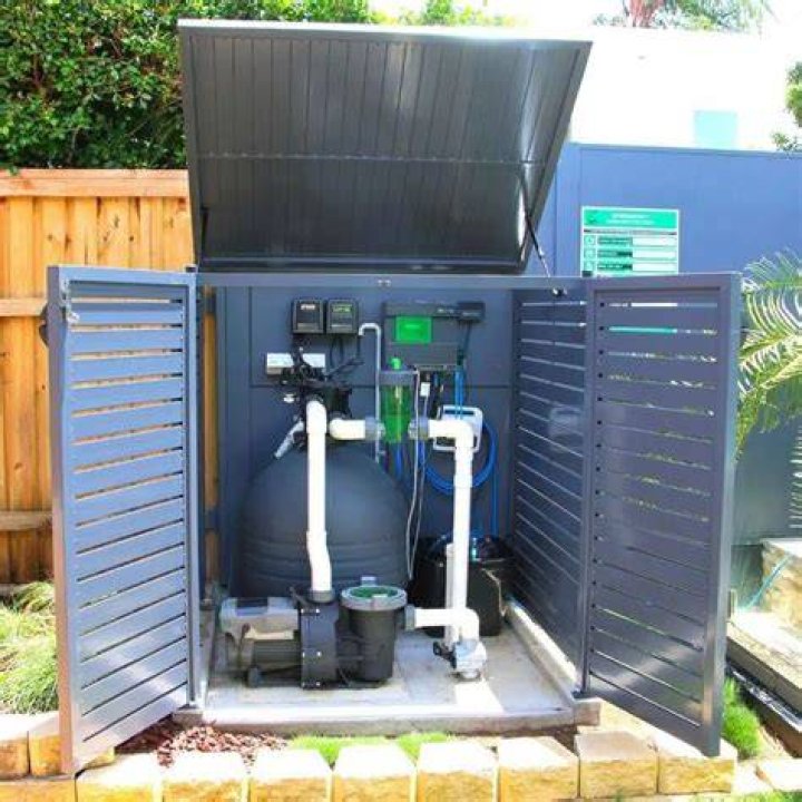 Should pool pump and filter be covered?