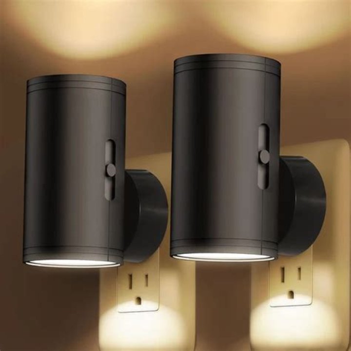 What are the lights called that shine up and down?