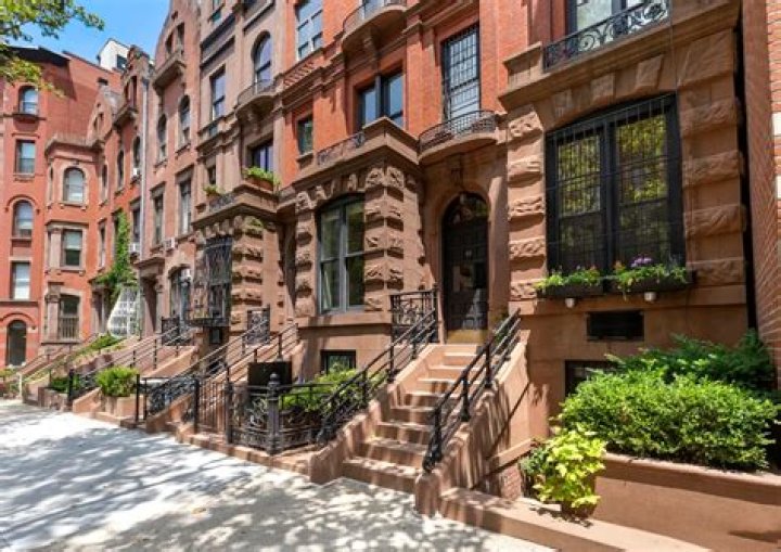 What is a brownstone apartment in New York?