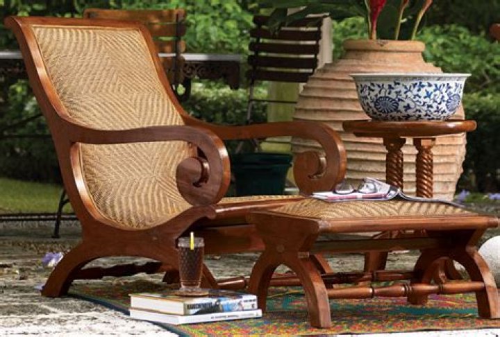 What is a plantation chair?