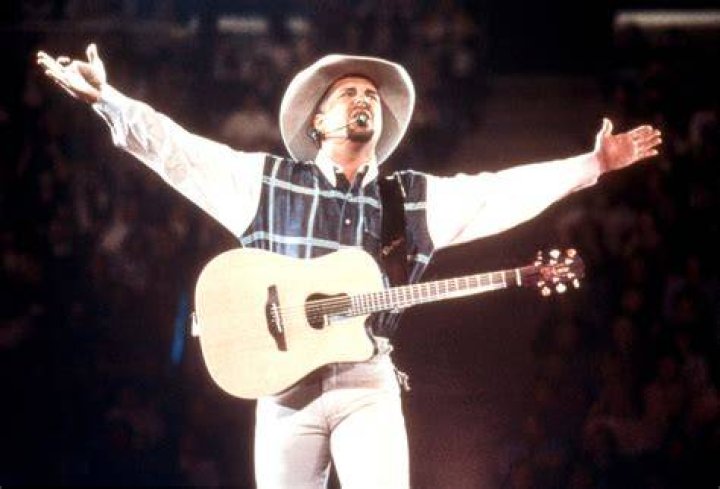 What songs did Garth Brooks sing on his Christmas special?