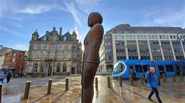 What statues are in Birmingham?