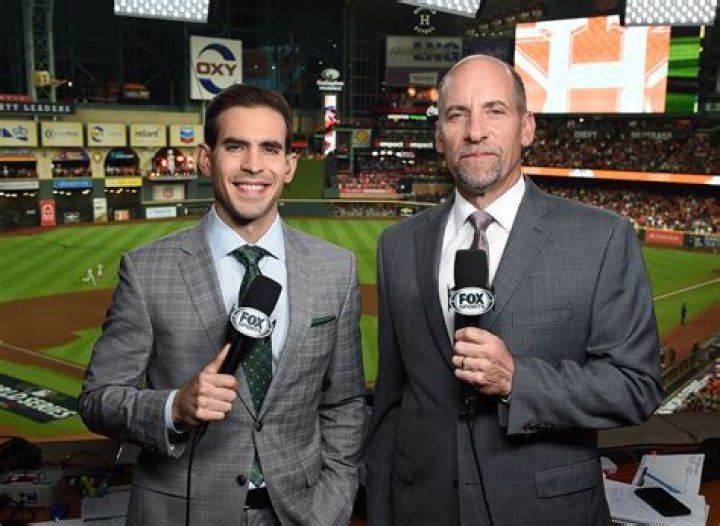 Who is commentating Fox Sports?