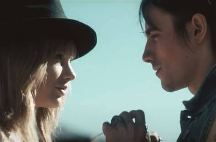 Who is the guy in the I Knew You Were Trouble video?
