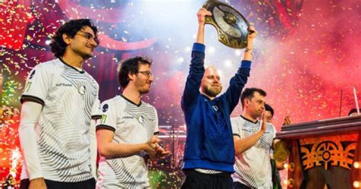 Who won ti1 Dota 2?