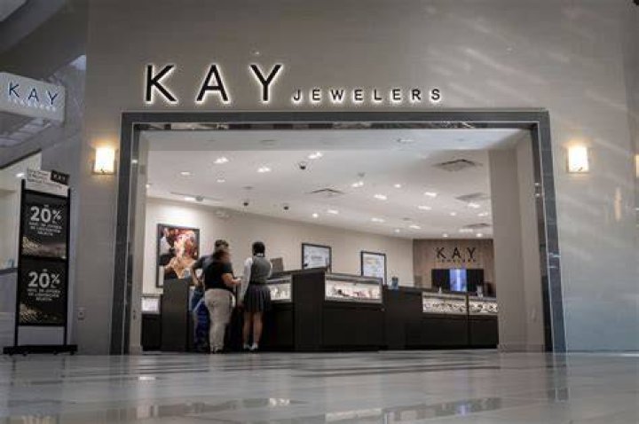 Why is Kay Jewelers closing?